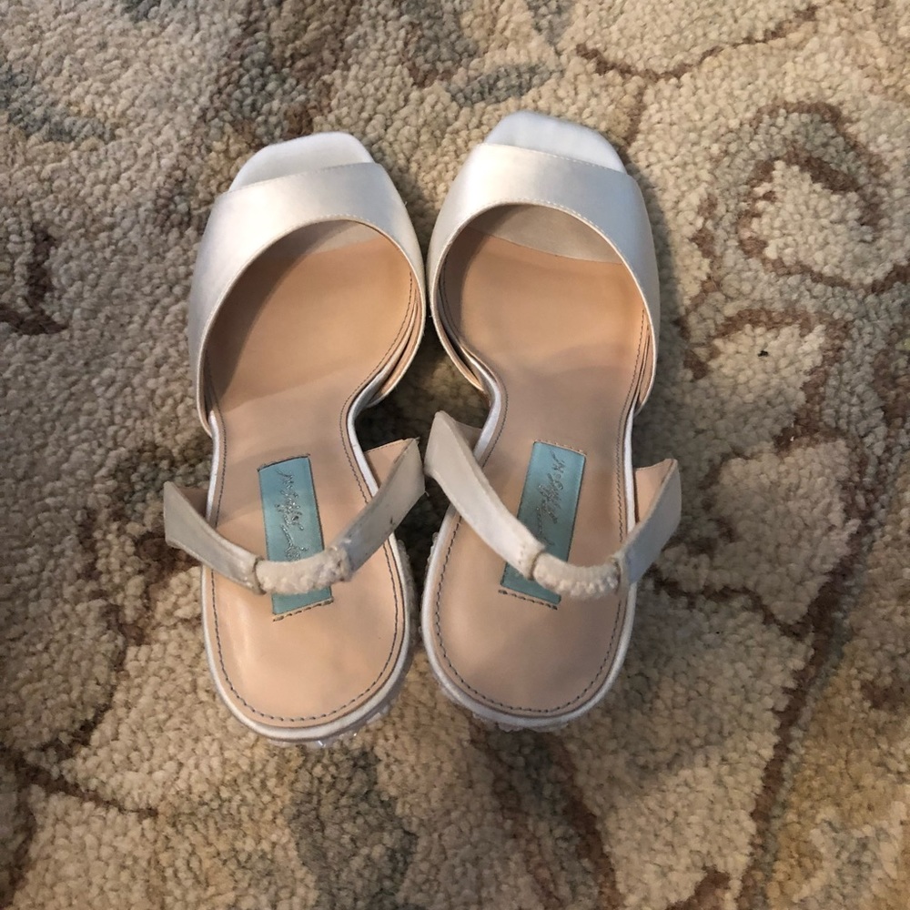 Blue by Betsey Johnson bejeweled ivory & satin shoes 8.5 - Picture 5 of 5